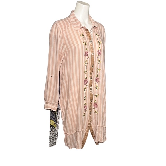 John Mark Womens XL Button Front Long Tunic Top Embroidered Flowers Mixed Media - Picture 3 of 8